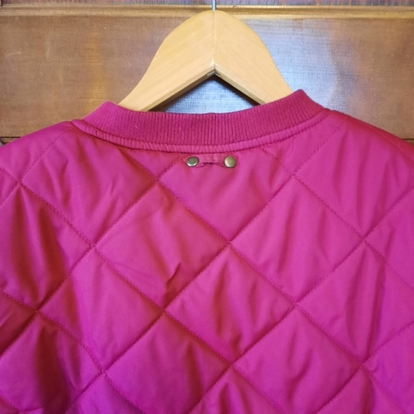 Coldwater Creek burgundy red quilted faux fur lined zip up nylon vest - Picture 9 of 10